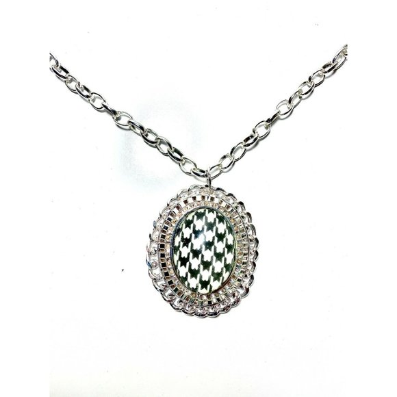 Fashion Chain Necklace with Black and White Round Big Pendant - Picture 3 of 3